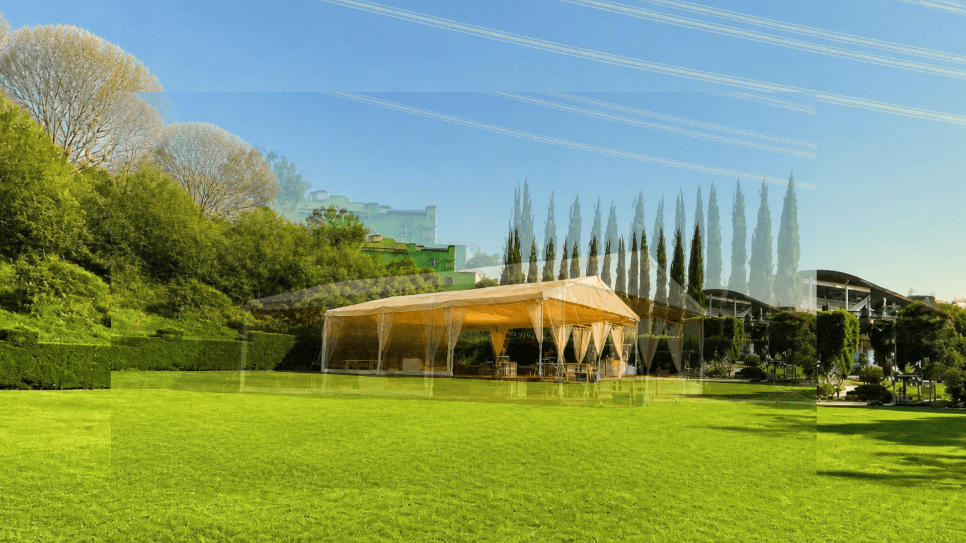 Jardín y áreas del mismo predio listos para evento